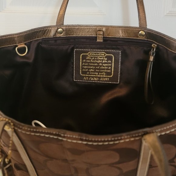 Coach Tote - Picture 3 of 4
